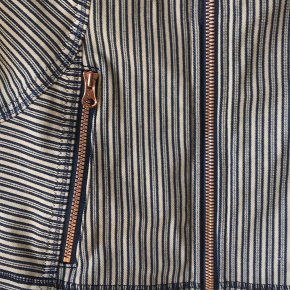 Lululemon Forme II Cream & Navy Stripe Jacket - Picture 4 of 8